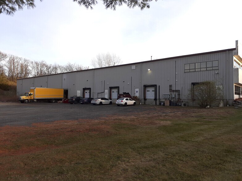 More Photos Of 31 Elkay Dr, Chester Manufacturing For Lease