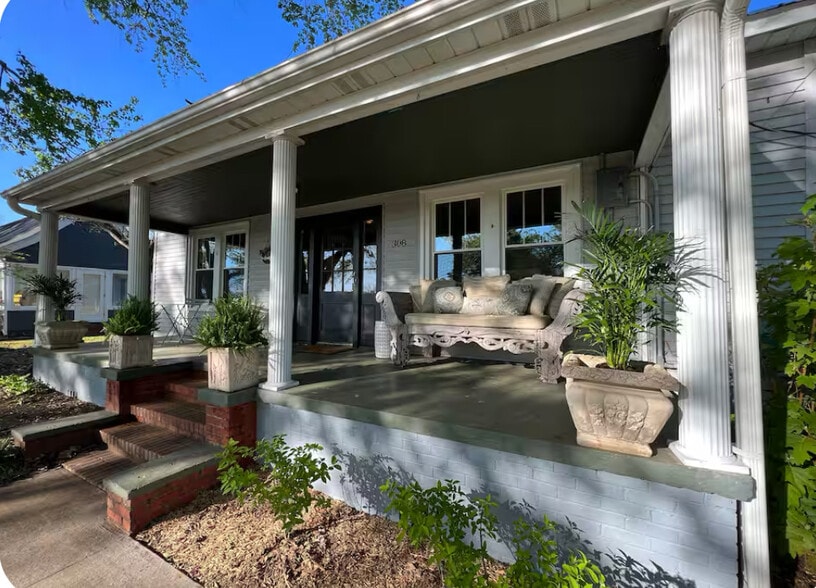 More Photos Of 308 N Main St, Travelers Rest Office For Sale