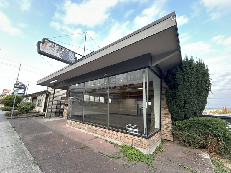 More Photos Of 3211 Broadway, Everett Warehouse For Lease