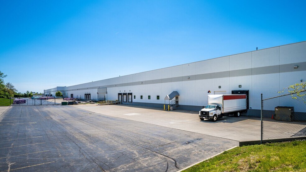More Photos Of 2939-2979 Crescentville Rd, West Chester Warehouse For Lease
