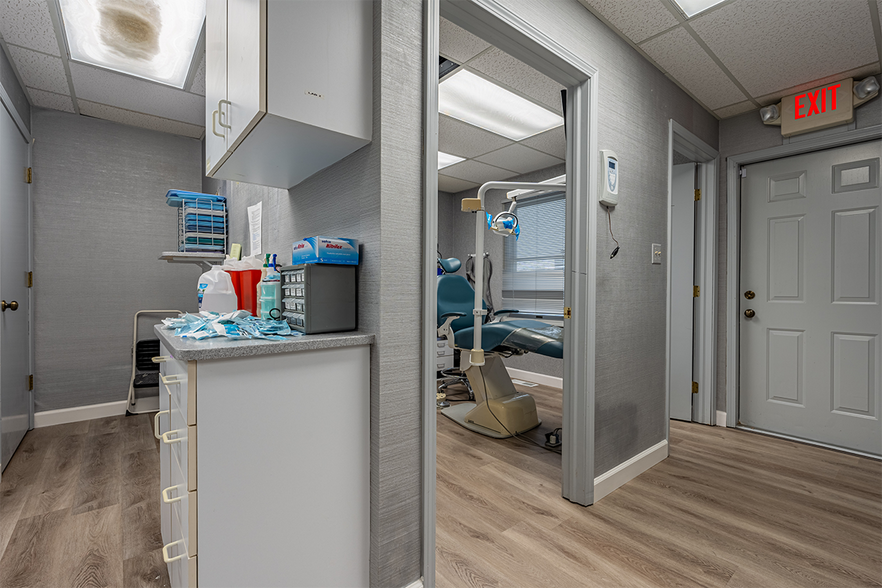 More Photos Of 610 Crystal Point Dr, Crystal Lake Medical For Lease