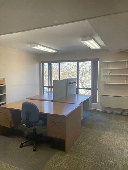More Photos Of 567 Vauxhall St, Waterford Medical For Sale
