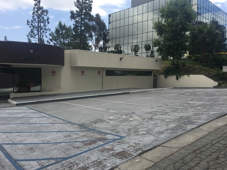More Photos Of 5975-5999 Topanga Canyon Blvd, Woodland Hills Storefront For Lease