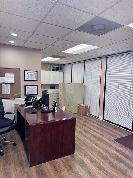 More Photos Of 4584 Mercantile Ave, Naples Warehouse For Sale