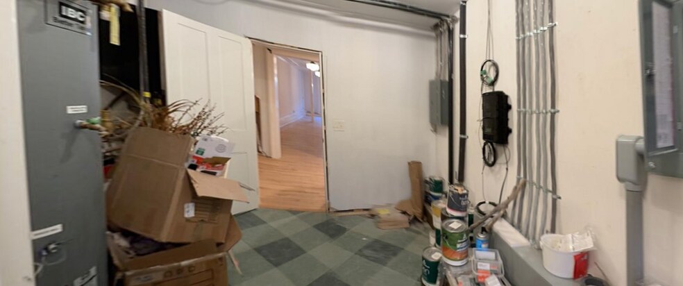 More Photos Of 620 1/2 Warren St, Hudson General Retail For Lease