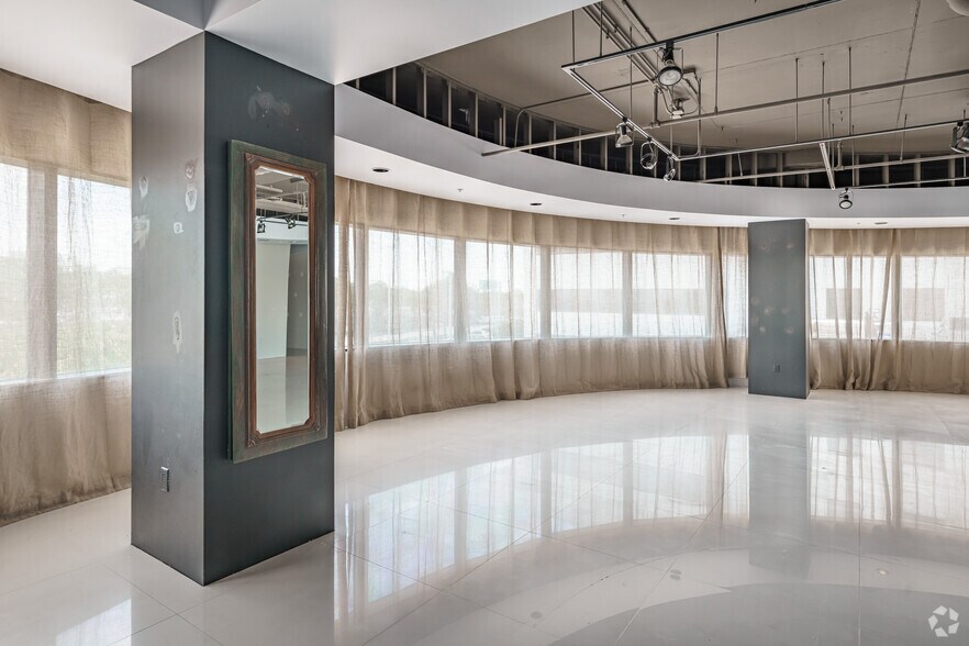 More Photos Of 1855 Griffin Rd, Dania Beach Office Residential For Lease