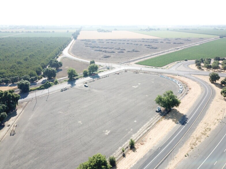 More Photos Of R2E Freeway Drive, Woodland Land For Lease