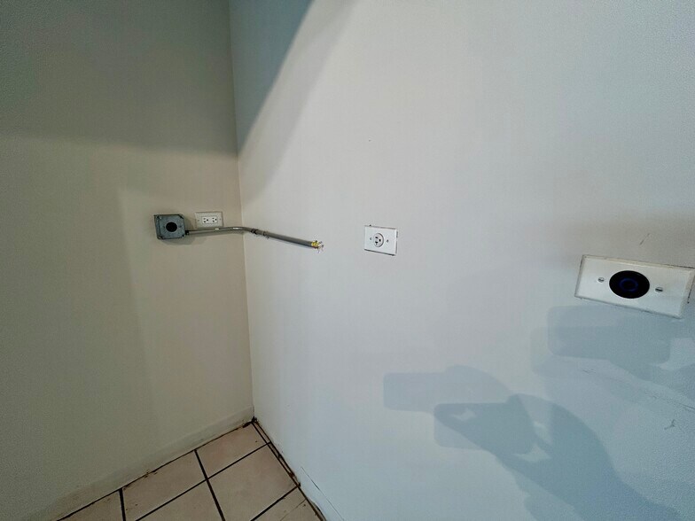 More Photos Of 2316-2318 N Clark St, Chicago Storefront Retail Residential For Lease