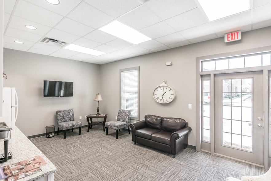 More Photos Of 111 Imperial Blvd, Hendersonville Office Residential For Lease