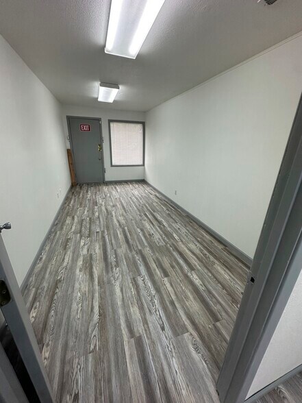 More Photos Of 8700 SW Barbur Ct, Portland Office For Lease
