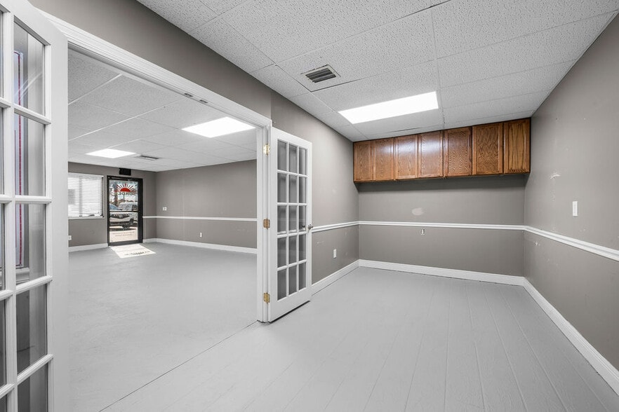 More Photos Of 1459 SE Village Green Dr, Port Saint Lucie Warehouse For Sale