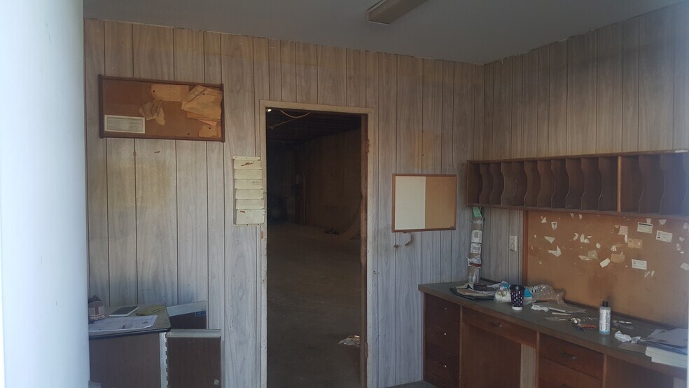 More Photos Of 1690 Hayes Ave, Long Beach Manufacturing For Sale