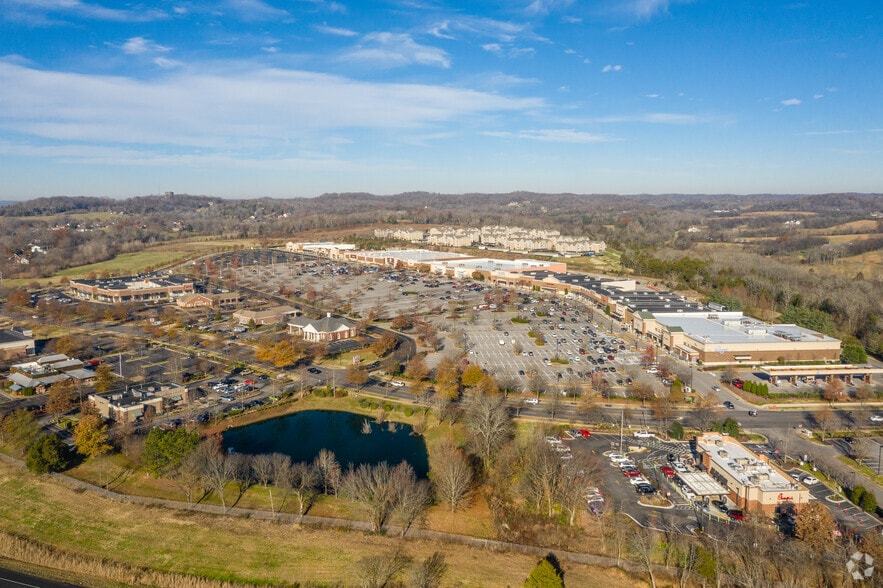 More Photos Of 1050 Glenbrook Way, Hendersonville Storefront For Lease