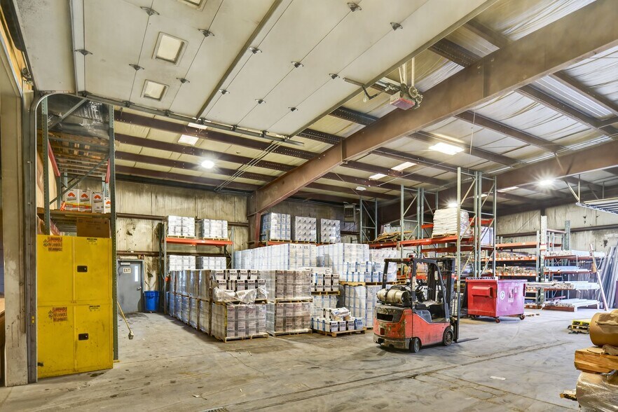 More Photos Of 2605 & 2609 S Carolyn Ave, Sioux Falls Industrial For Lease