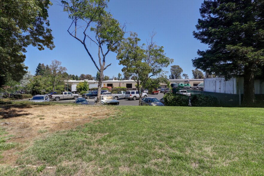 More Photos Of 210 Classic Ct, Rohnert Park Warehouse For Lease
