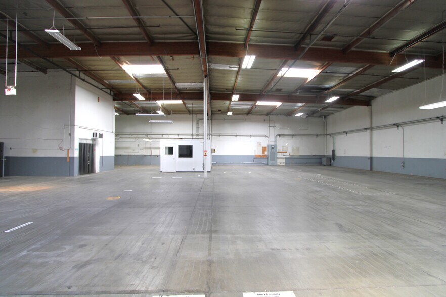 More Photos Of 133 - 135 E Maple Ave, Monrovia Warehouse For Lease