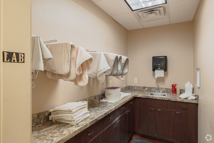 More Photos Of 27253 Van Dyke Ave, Warren Medical For Sale