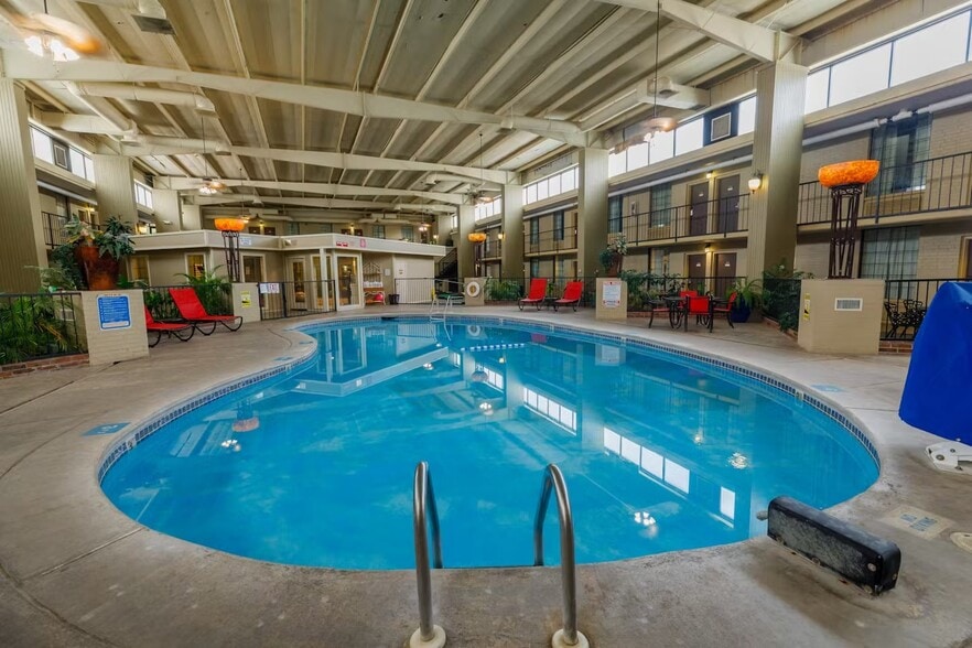 More Photos Of 3202 1st St, Woodward Hotel For Sale