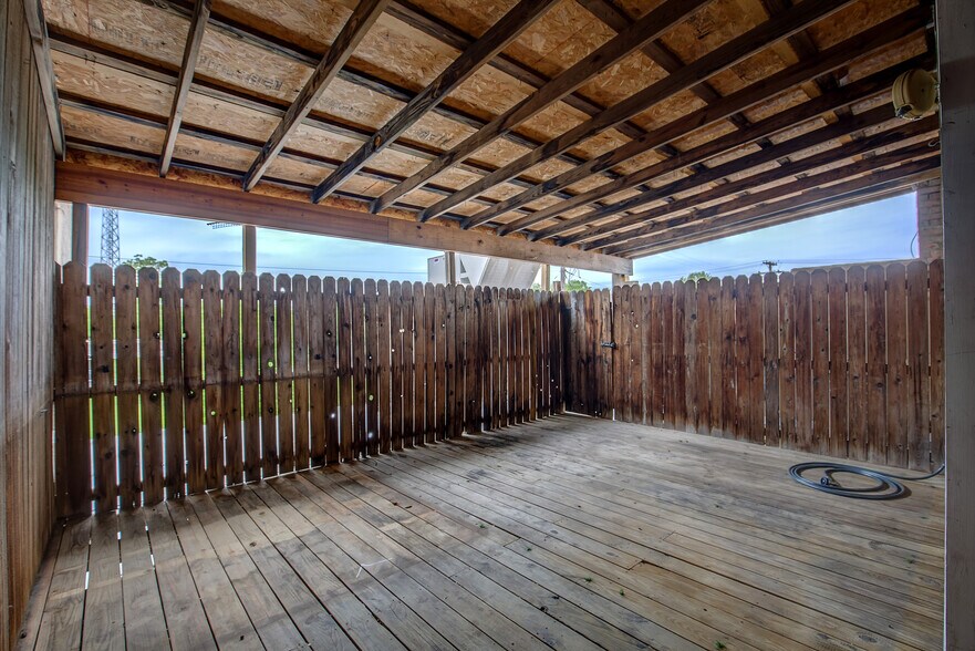 More Photos Of 1213 Washington St, Commerce Storefront Retail Office For Sale