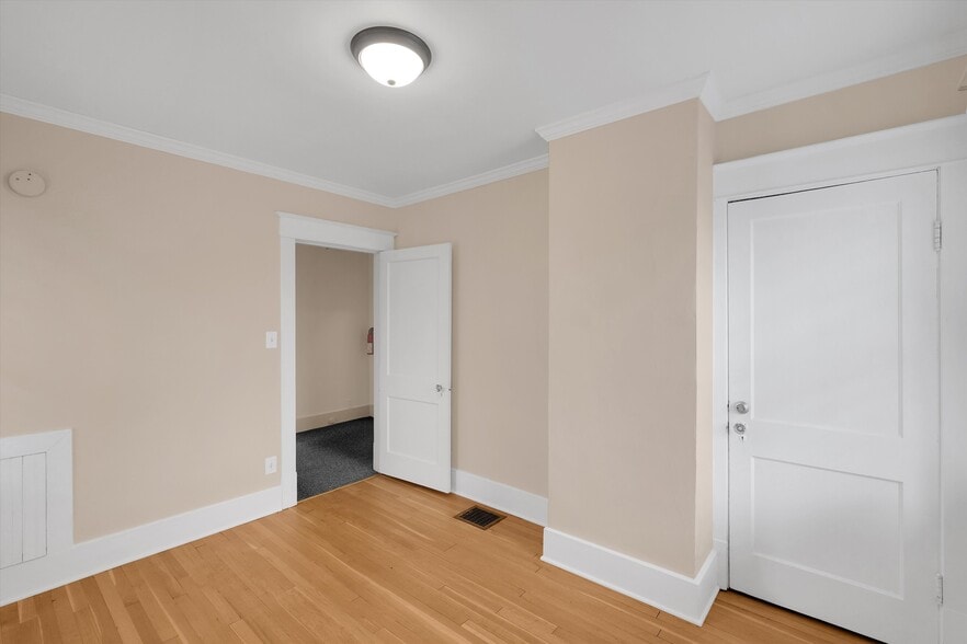 More Photos Of 3208 College Dr, Louisville Office Residential For Lease