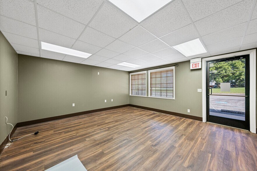 More Photos Of 1004 Glenview Dr, Glasgow Medical For Sale