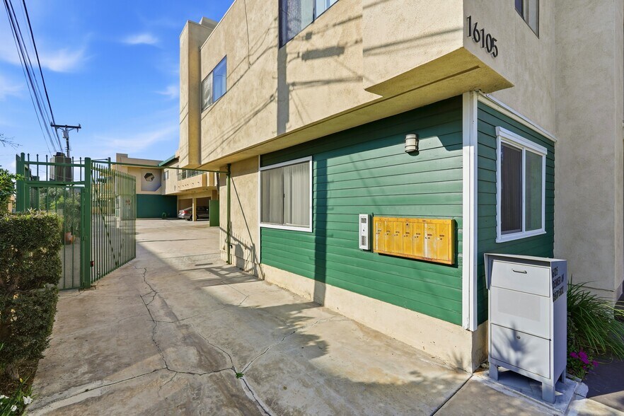 More Photos Of 16105 S Denker Ave, Gardena Multifamily For Sale