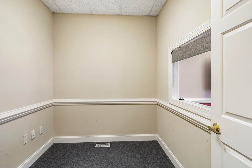 More Photos Of 130 Salem Towne Ct, Apex Office For Sale