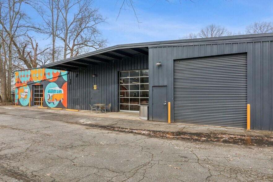 More Photos Of 1080 Katherwood Dr SW, Atlanta Showroom For Sale