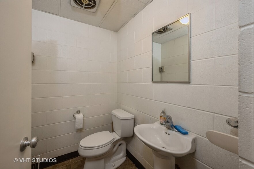 More Photos Of 1165 E 54th Pl, Chicago Sorority Fraternity House For Sale