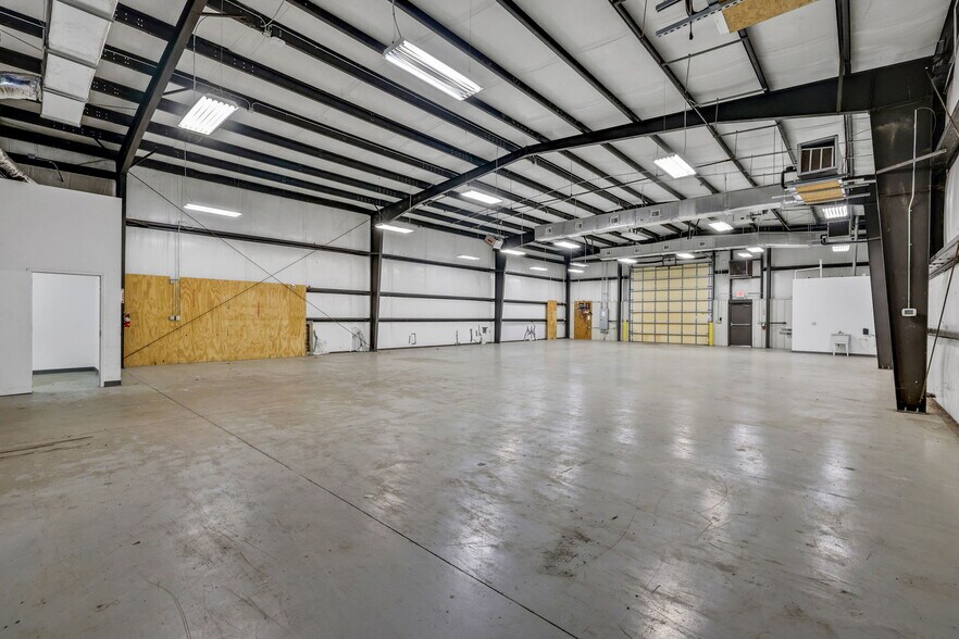 More Photos Of 201 Pickettville Rd, Jacksonville Warehouse For Lease