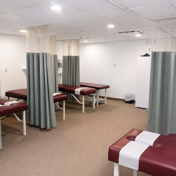 More Photos Of 1101 Twin "C" Ln, Newark Medical For Sale