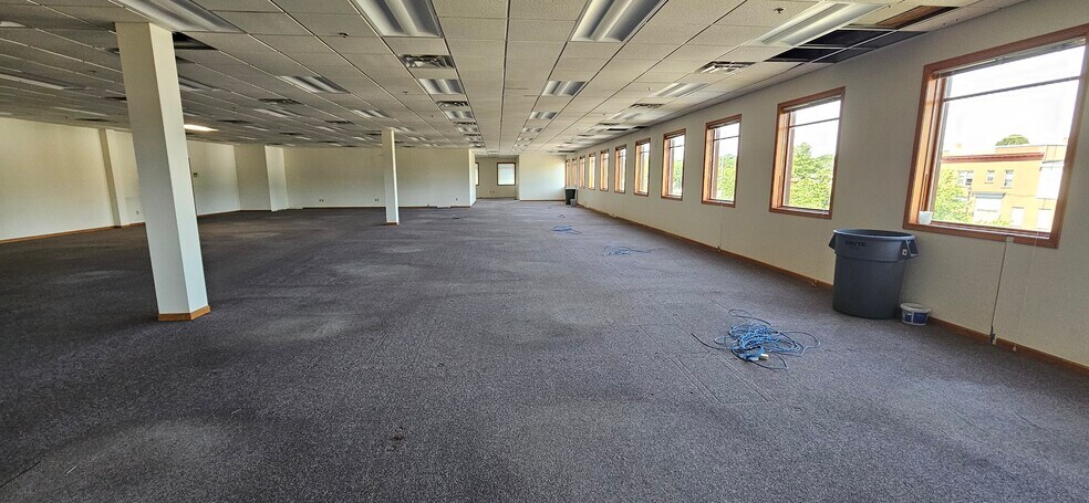 More Photos Of 221 W Madison St, Eau Claire Office For Lease