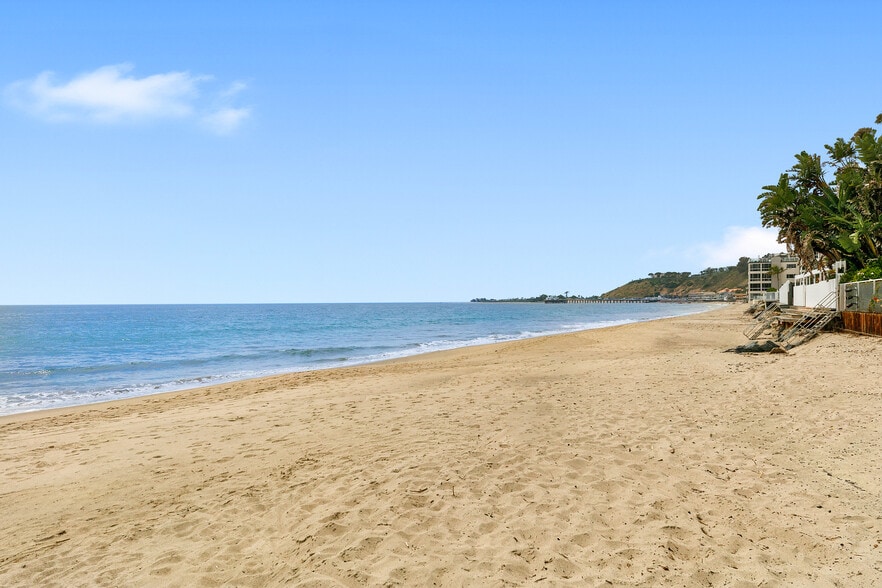 More Photos Of 22467 Pacific Coast Hwy, Malibu Freestanding For Sale