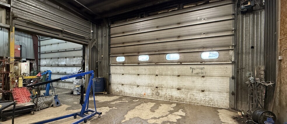 More Photos Of 2026 Oak Grove Rd, Grande Pointe Industrial For Lease