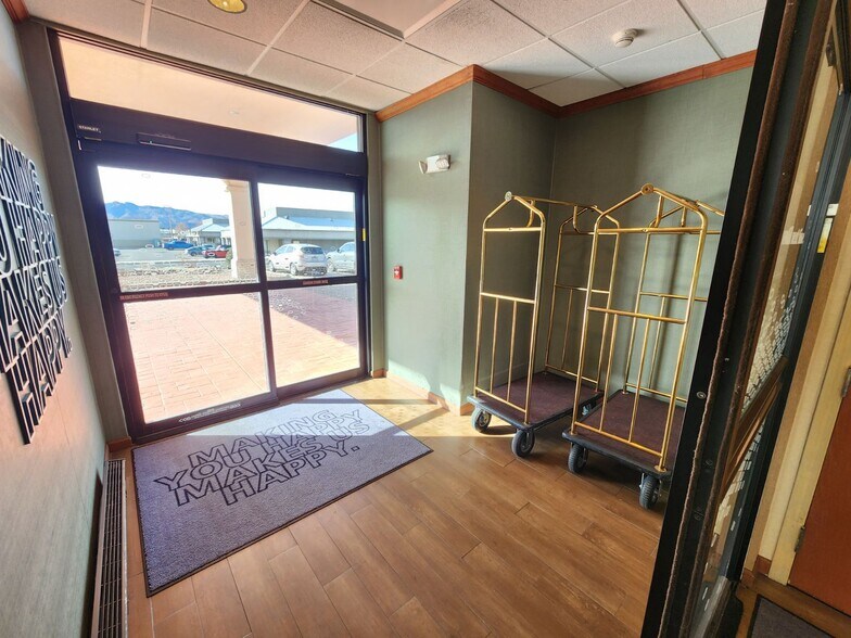 More Photos Of 102 McCormick Pky, Canon City Hotel For Sale