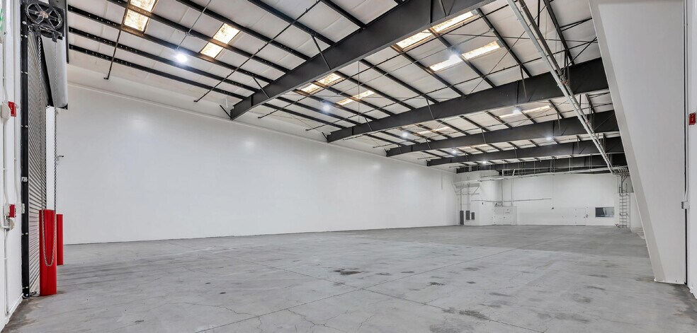 More Photos Of 1851 Airway Dr, Hollister Industrial For Lease