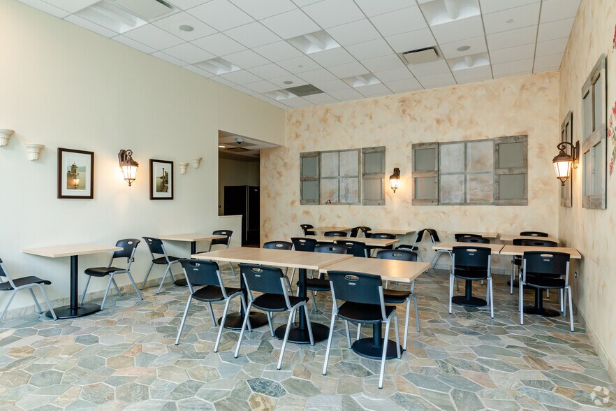 More Photos Of 2135 CityGate Ln, Naperville Unknown For Lease