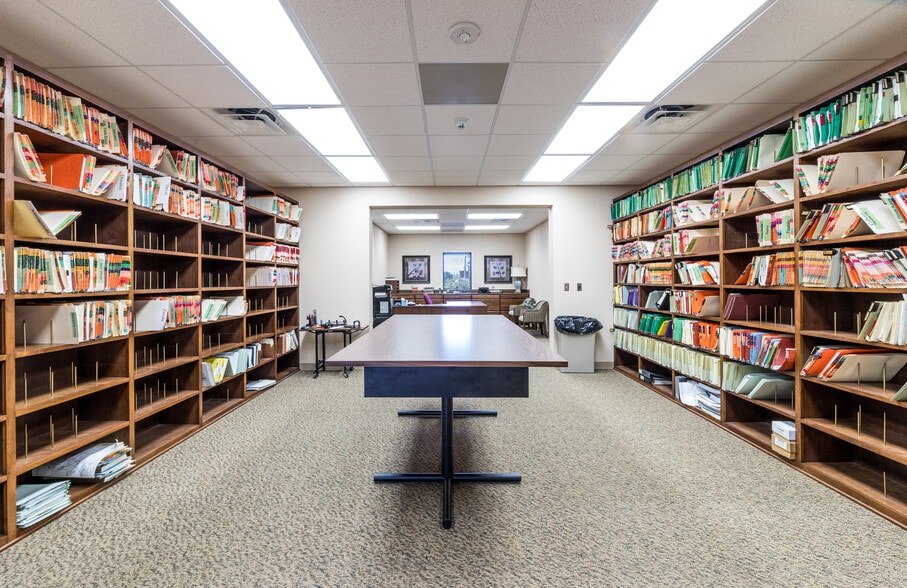 More Photos Of 208 E Houston St, Beeville Office For Sale