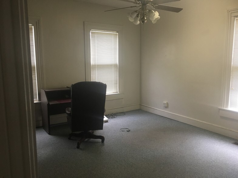 More Photos Of 1701 Williamsburg Rd, Richmond Office For Sale