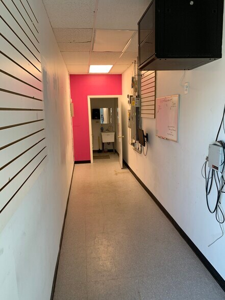 More Photos Of 9300 S Cicero Ave, Oak Lawn Service Station For Lease