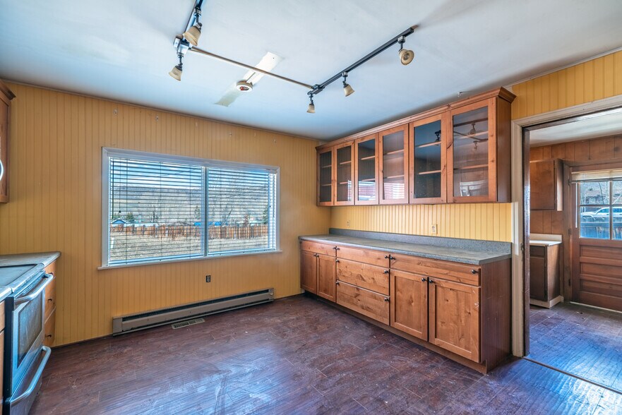 More Photos Of 121 Byers Ave, Hot Sulphur Springs Storefront Retail Residential For Sale