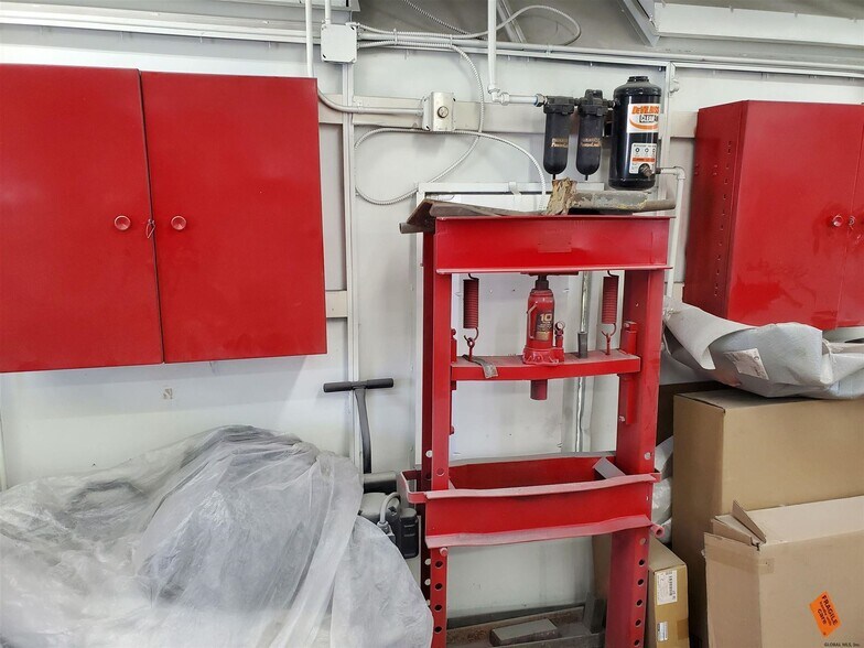 More Photos Of 2127 Central Ave, Schenectady Auto Repair For Sale