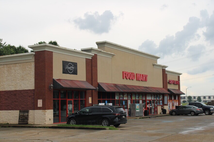 Primary Photo Of 2700 N University Ave, Lafayette Service Station For Lease