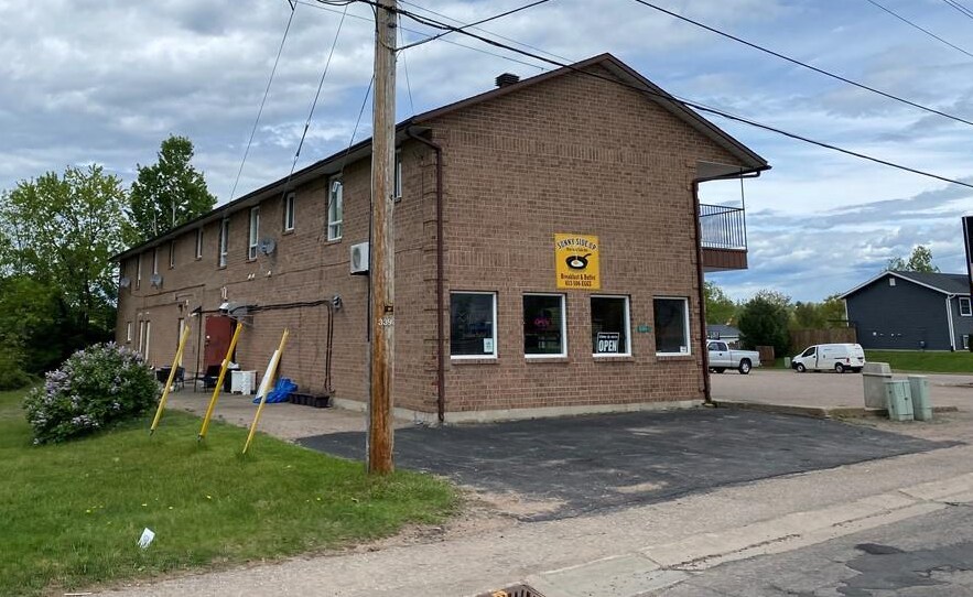 Primary Photo Of 1049 Victoria St, Petawawa Apartments For Sale
