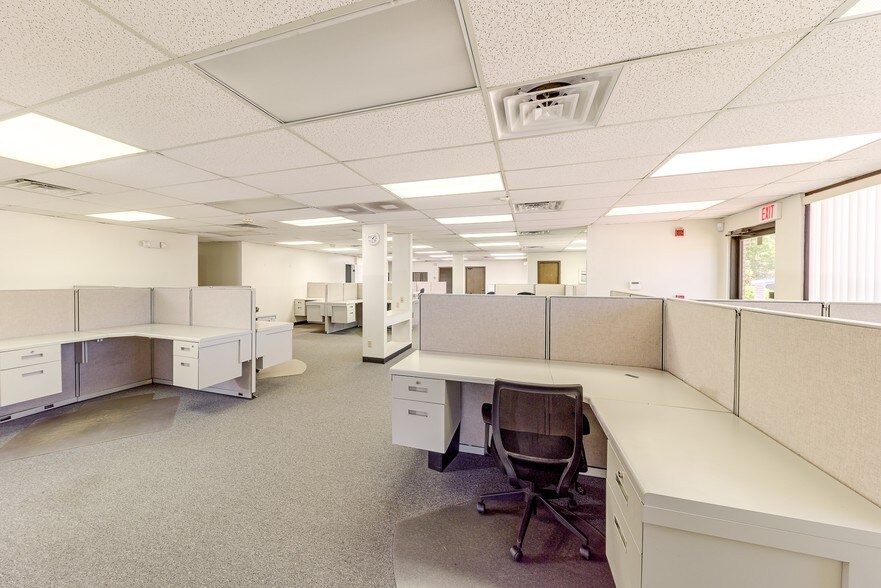 More Photos Of 5018 Spring Park Rd, Jacksonville Office For Lease