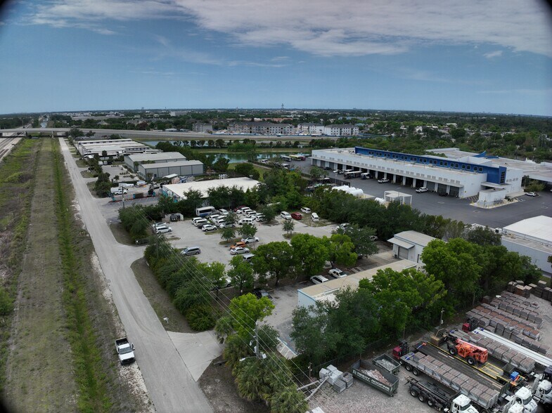 More Photos Of 3252 Palm Ave, Fort Myers Service For Lease