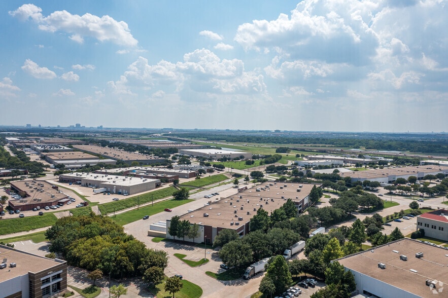 More Photos Of 1645 Wallace Dr, Carrollton Warehouse For Lease