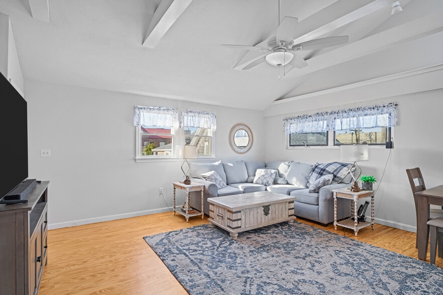 More Photos Of 574 Main St, Hyannis Storefront Retail Residential For Sale