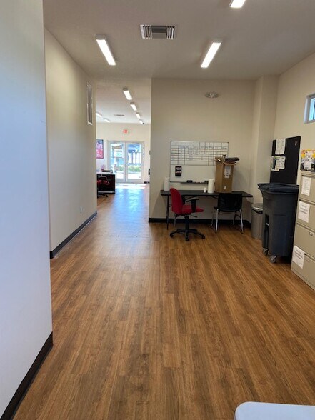 More Photos Of 1003 1st St, Bradenton Freestanding For Lease