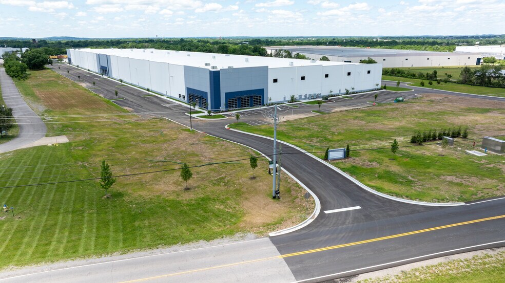 More Photos Of 575 Maddox Simpson Pkwy, Lebanon Distribution For Lease